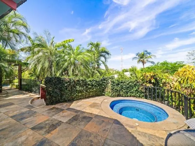 Tamarindo Village