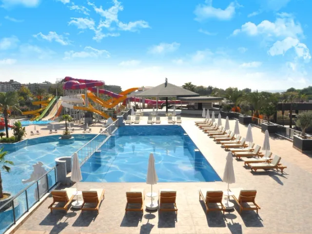 Dream World Palace Hotel