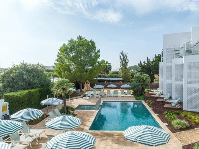 Cabot Las Velas Apartments