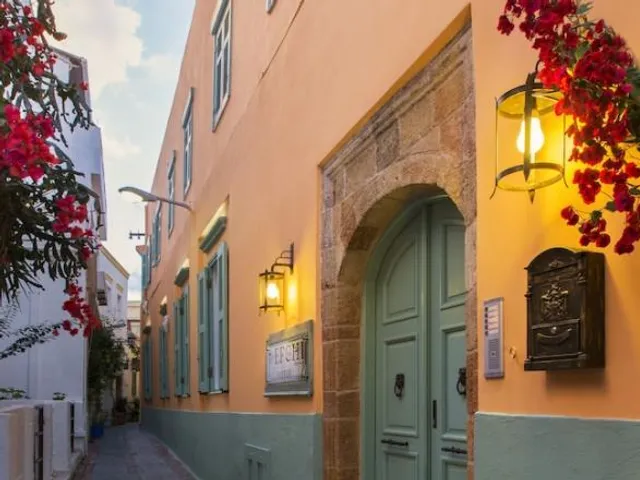 Efchi Suites 1904