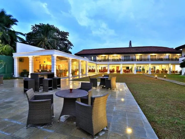 Hibiscus Beach Hotel & Villas