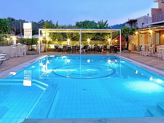 Makis Louvlis Apartments & Studios