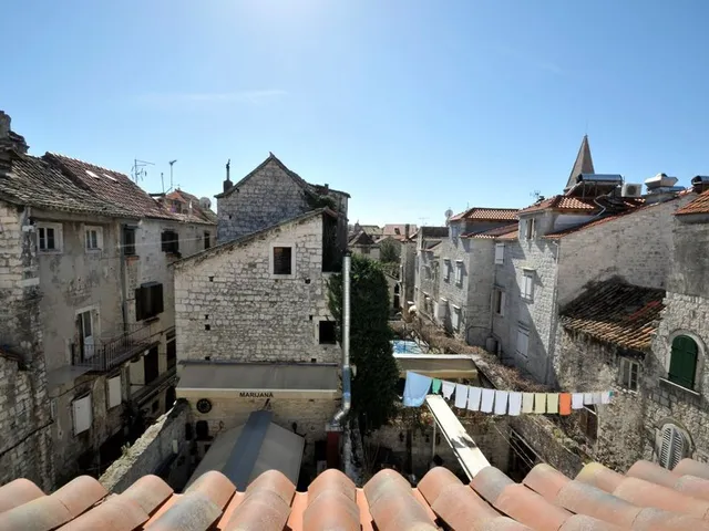 Palace Central Square