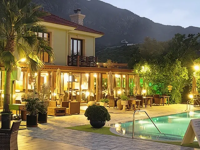 Bella View Art Boutique Hotel