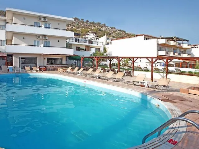 Iraklis Apartments