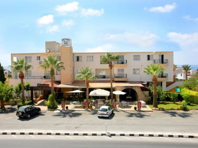 Petsas Apartments