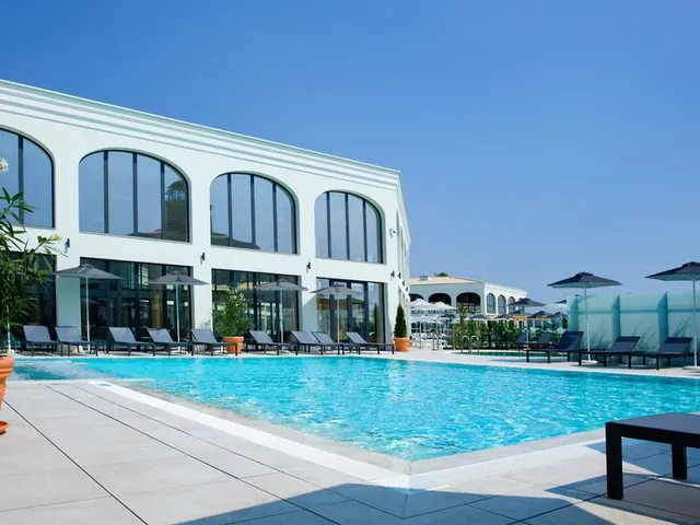 Astor Garden Hotel