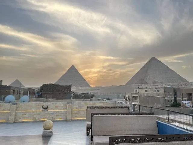 Pyramids Height Inn
