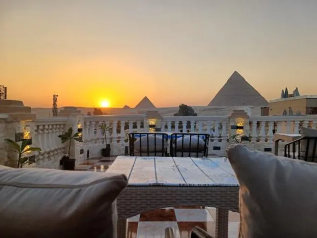Royal Pyramids Inn