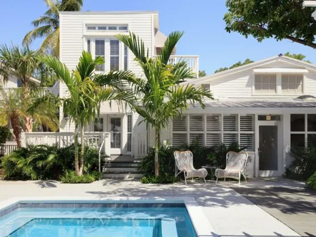 Ella's Cottages - Key West Historic Inns