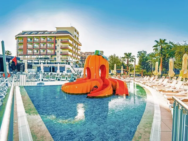 Glamour Resort & Spa