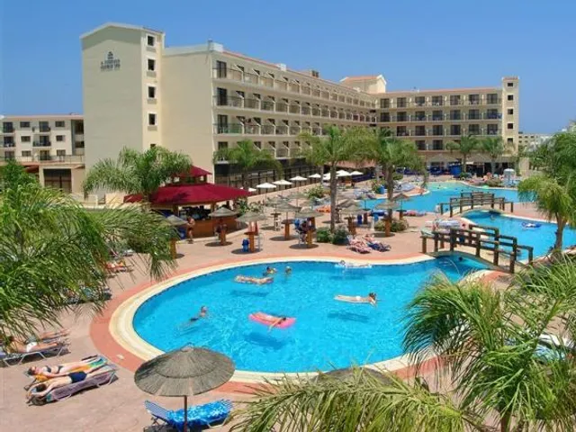 Tsokkos Gardens Hotel & Hotel Apartments