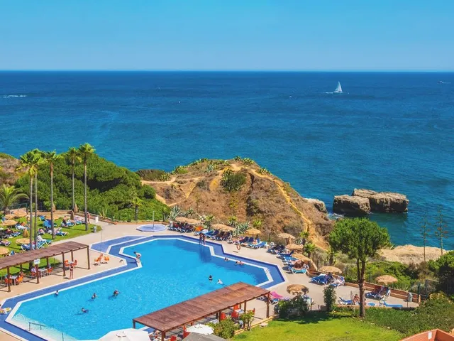 Auramar Beach Resort
